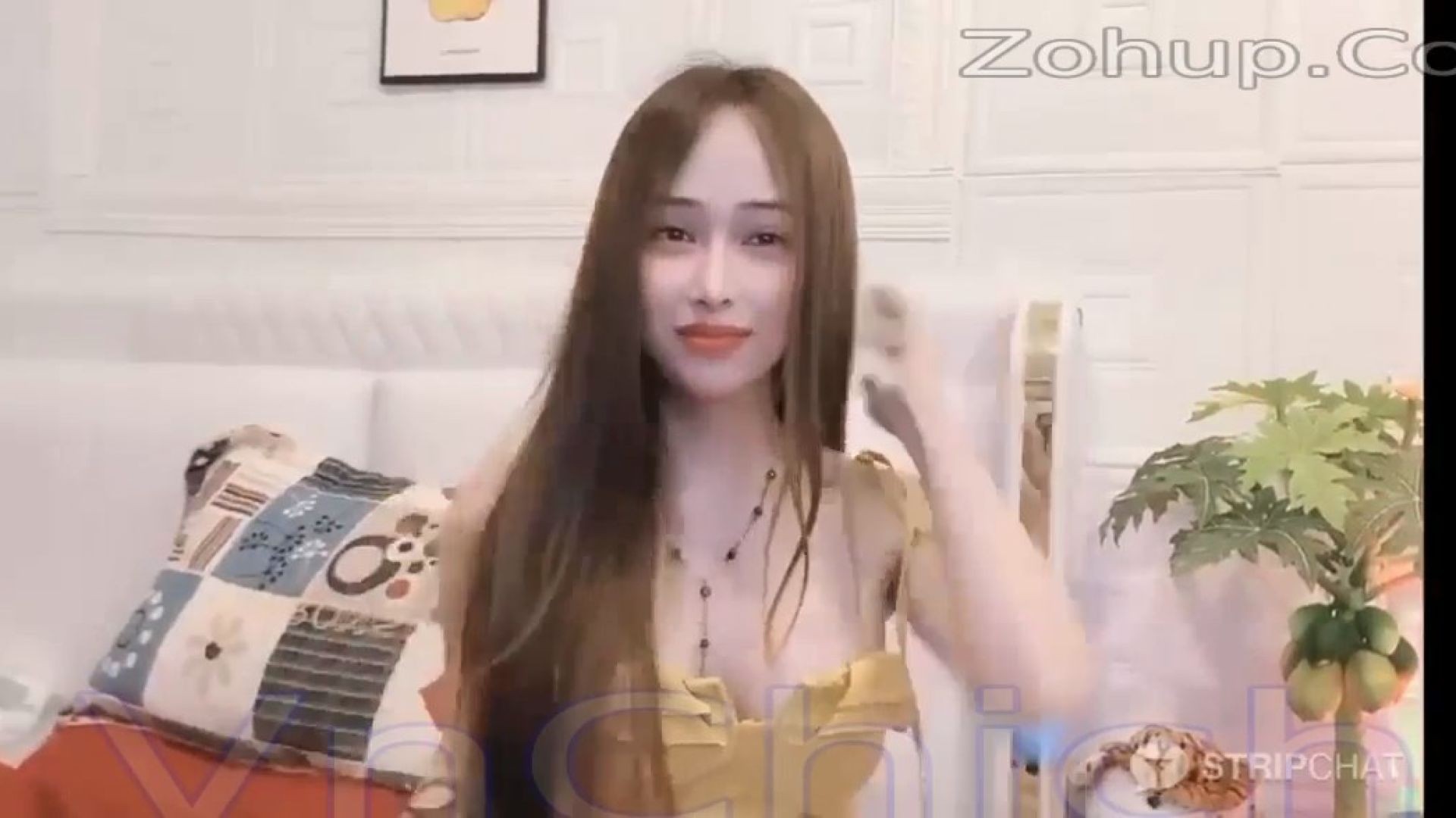 ⁣Bonus clip em gái cực xinh cầm Mic hát bằng bím cực phê ~ Sex VnShow